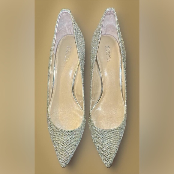 Beautiful Michael Kors Gold Silver Glitter Flex Pointed Toe Kitten Heels Size 9 - Picture 1 of 6